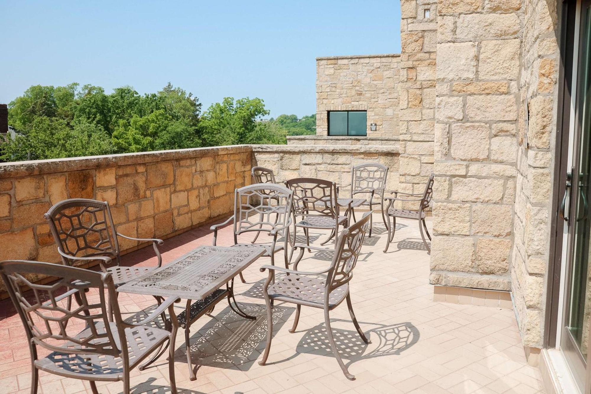King Room Terrace,1547356837:JPEG