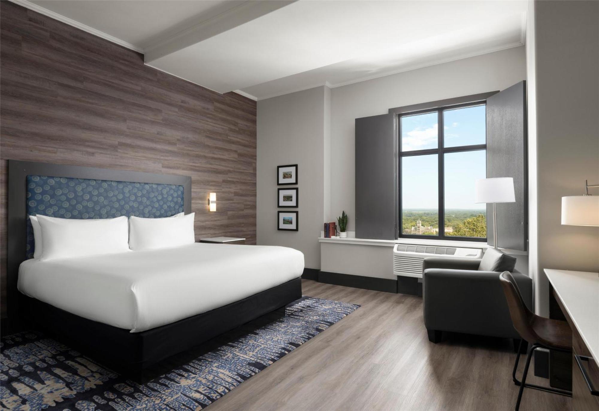 King Room,1705596446:JPEG